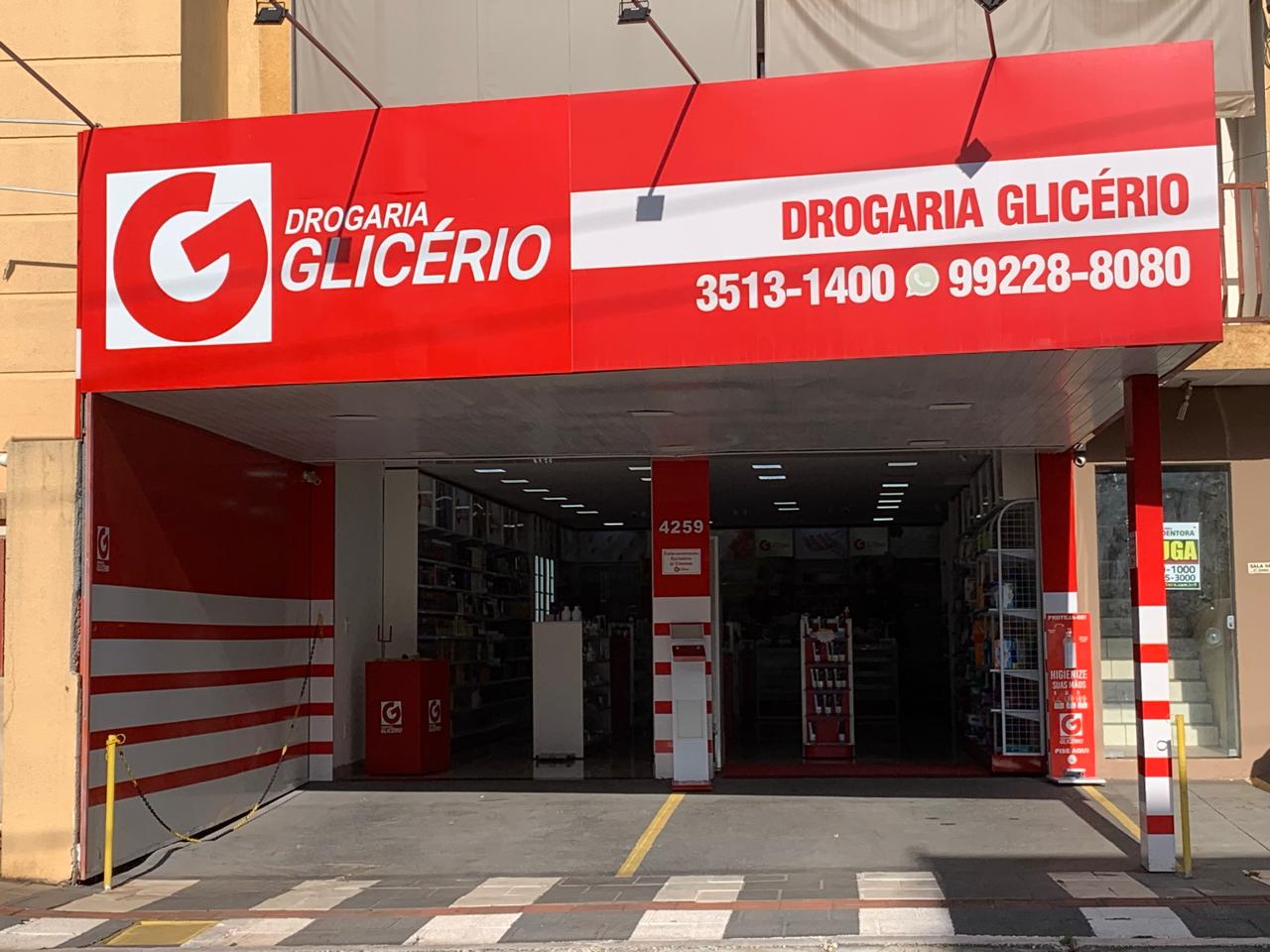 Entrada da Drogaria Glicério