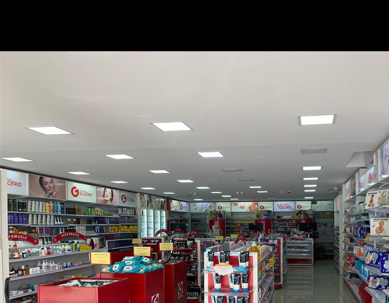 Interior da Drogaria Glicério